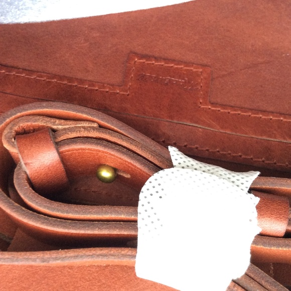 Drawstring Transport Crossbody Leather Handbag - Picture 7 of 7